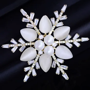 Jaunās Eiropas un Amerikāņu Stilā Sniegpārslas Opal Pērļu Broša Modes Eleganta Broša Temperaments Apģērbu Vienkāršu Ņieburs