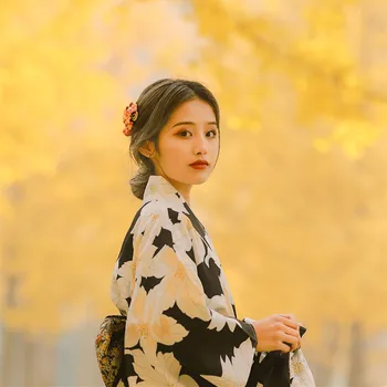 Sieviešu Japāņu Kimono Japānas Stila Skaistas Izdrukas Tradicionālo Yukata Peldmētelis Cosplay Apģērbu Fotogrāfija Valkāt Posmā Kleita